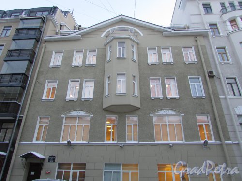 Казанская улица, дом 60 (левая часть) / Фонарный переулок, дом 18. Фасад здания. Фото 15 января 2016 года.