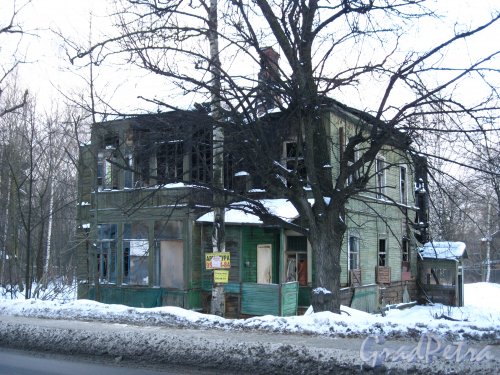 Большая Озерная улица, дом 2. Общий виз здания после пожара с Поклонногорской улицы. Фото 5 февраля 2013 года.