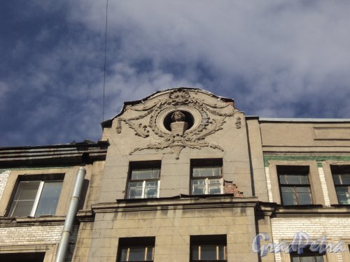 Улица Всеволода Вишневского, дом 9 / Чкаловский проспект, дом 52. Фрагмент фасада. Фото 25 апреля 2011 года.