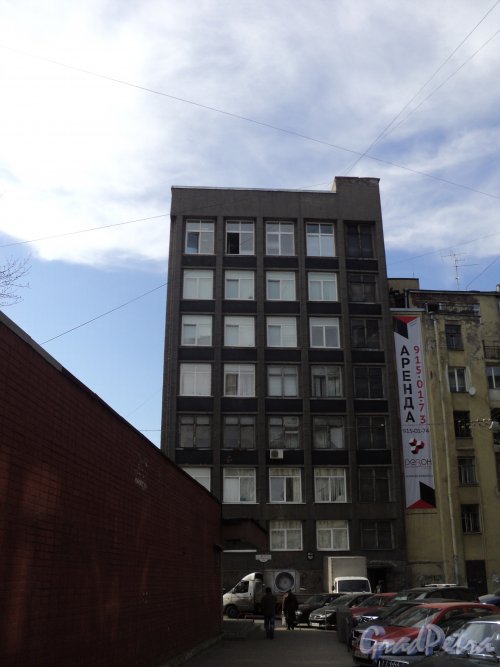 Улица Всеволода Вишневского, дом 12. Общий вид бизнес-центра «Резон». Фото 25 апреля 2011 года.