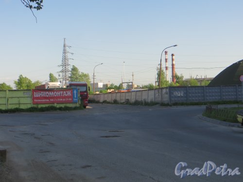 Перекрёсток Свирской улицы и проспекта Космонавтов. Фото 7 июня 2015 года.