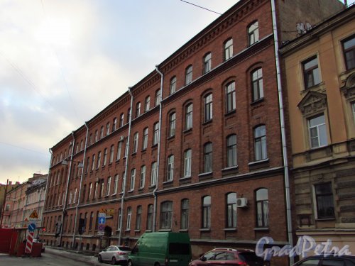 Улица Короленко, дом 8. Общий вид фасада здания. Фото 29 января 2016 года.