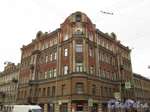 улица Некрасова, дом 18 / улица Маяковского ул., дом 30. Общий вид здания. Фото 29 января 2016 года.