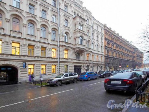 Пушкинская улица, дом 18. Правая часть фасада здания.