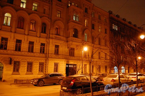 Пушкинская улица, дом 18. Ночной вид здания.