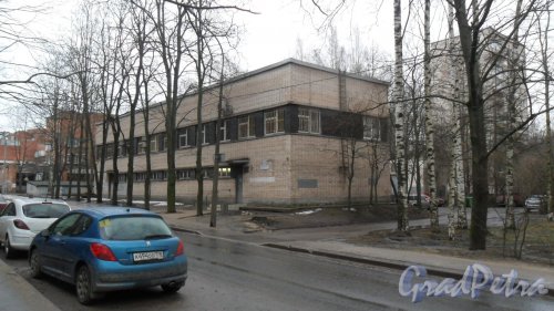 Дрезденская улица, дом 23. Учебный центр ГУП "ТЭК СПб"(создан 24 марта 1981 года), 293-45-38, 552-85-83. Фото 11 февраля 2016 года.