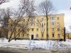 улица Крупской, дом 27, литера В. Общий вид жилого дома со стороны улицы Крупской. Фото 16 февраля 2016 года.