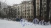 Новороссийская улица, дом 46, литер Щ. 5-этажный жилой дом серии 1-528кп10 1962 года постройки с оштукатуренным фасадом. Вид дома с улицы Песочной. Фото 27 февраля 2016 года.