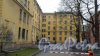 Новороссийская улица, дом 28. Общежитие Лесотехнического Университета №3. 5-этажное здание в стиле сталинского неоклассицизма 1953 года постройки. Вид дома со двора. Фото 2 апреля 2016 года.