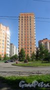 Всеволожск, Ленинградская улица, дом 18, корпус 1. 16-этажный жилой дом 2006 года постройки. 1 парадная, 127 квартир. Фото 20 июня 2016 года.