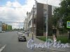 ул. Жукова, дом 1, корпус 2 (справа) и общий вид ул. Жукова с Пискарёвского пр. Фото 9 августа 2016 г.
