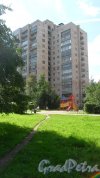 Всеволожск, Ленинградская улица, дом 19, корпус 2. 14-этажный жилой дом серии 1-528кп84 1981 года постройки. 1 парадная, 94 квартиры. Фото 23 августа 2016 года.