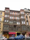 улица Жуковского, дом 11. Общий вид фасада здания. Фото 21 октября 2016 года.