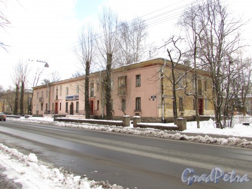 улица Крупской, дом 8, корпус 1, литера Б. Общий вид жилого дома со стороны улицы Крупской. Фото 16 февраля 2016 года.