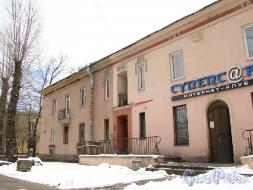улица Крупской, дом 8, корпус 1. Фасад жилого дома со стороны улицы Крупской. Фото 16 февраля 2016 года.