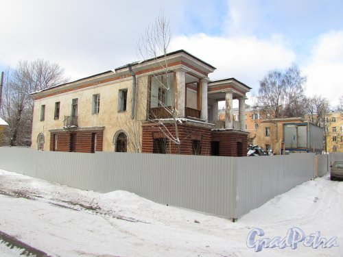 улица Крупской, дом 14, литера Б. Снос здания. Левая часть (со стороны дома №12 по улице Крупской). Фото 16 февраля 2016 года.