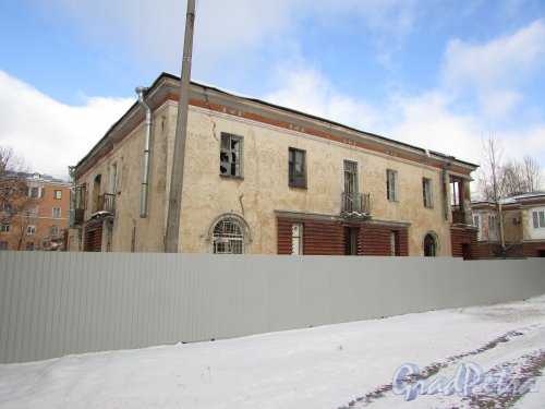 улица Крупской, дом 14, литера Б. Левая часть (со стороны дома №12 по улице Крупской). Фото 16 февраля 2016 года.