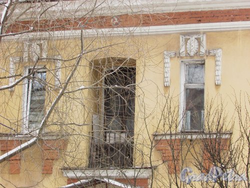улица Крупской, дом 16, корпус 1, литера А. Оформление окон. Фото 16 февраля 2016 года.