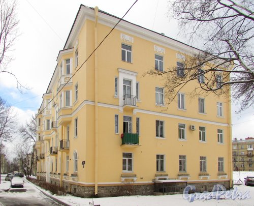 улица Крупской, дом 27, литера В. Торец жилого дома. Фото 16 февраля 2016 года.