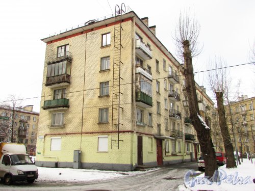 улица Крупской, дом 31, литера А. Торец жилого дома со двора со стороны улицы Крупской. Фото 16 февраля 2016 года.