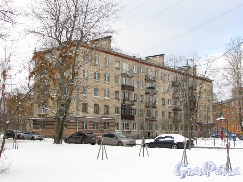 улица Крупской, дом 33, литера А. Общий вид жилого дома. Фото 16 февраля 2016 года.