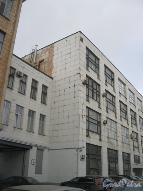 Кантемировская ул., дом 8. Фрагмент фасада. Фото 17 февраля 2016 г.