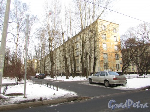 Улица Костюшко, дом 58. Общий вид 5-этажного жилого дома. Фото 18 февраля 2016 года.