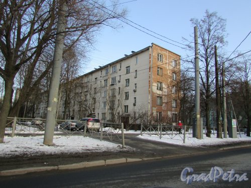 Улица Костюшко, дом 84. Общий вид 5-этажного жилого дома. Фото 18 февраля 2016 года.