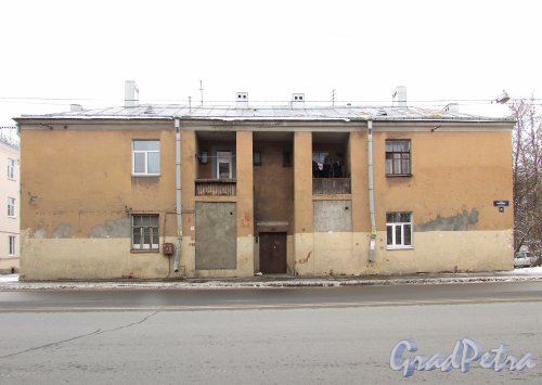 Улица Бабушкина, дом 25. Фасад жилого дома со стороны улицы Бабушкина. Фото 16 февраля 2016 года.