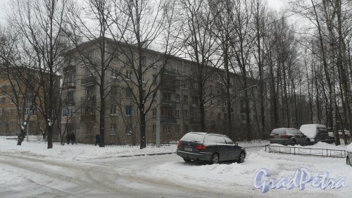 Гданьская улица, дом 21. 5-этажный жилой дом серии 1-528кп 1962 года постройки. Вид дома с улицы Гданьской. Фото 27 февраля 2016 года.