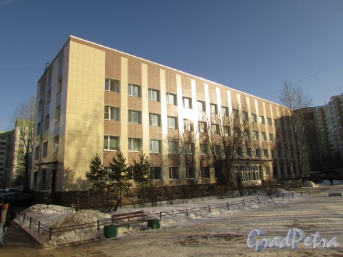 Улица Маршала Казакова, дом 14, корпус 4, литера А. Здание Городской поликлиники №43 (Поликлиническое отделение №101). Фото 1 марта 2016 года.