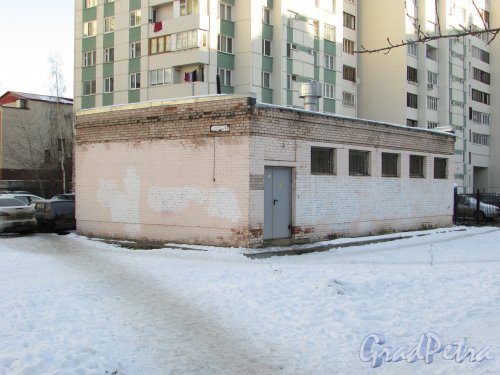 Улица Маршала Казакова, дом 14, корпус 5, литера А. Трансформаторная подстанция. Фото 1 марта 2016 года.