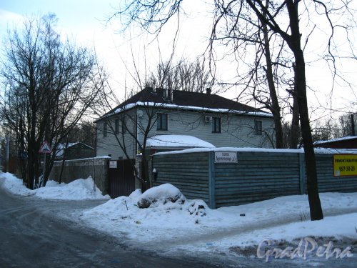 Арктическая улица, дом 1. Общий вид участка. Фото 5 февраля 2013 года.