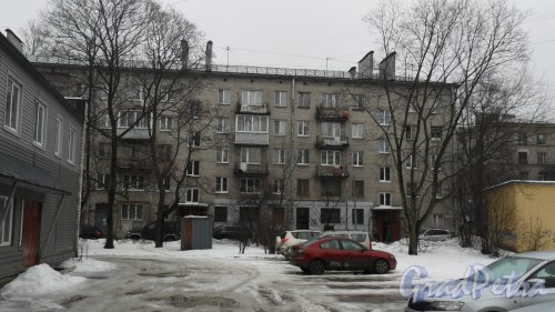 Улица Дрезденская, дом 10, корпус 2. 5-этажный жилой дом серии 1-528кп 1962 года постройки. 4 парадные, 64 квартиры. Фото 6 марта 2016 года.