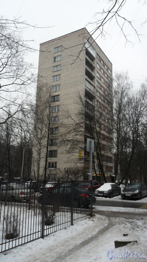Улица Гаврская, дом 8. 12-этажный жилой дом серии ш5833/14 1968 года постройки. 2 парадные, 84 квартиры. Фото 6 марта 2016 года.