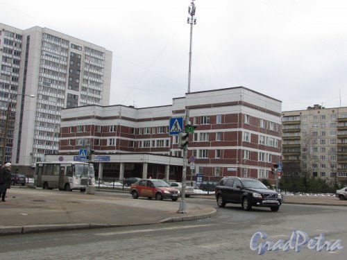 улица Асафьева, дом 1, литера А. Общий вид здания Городской поликлиники №52 со стороны улицы Композиторов. Фото 10 марта 2016 года.