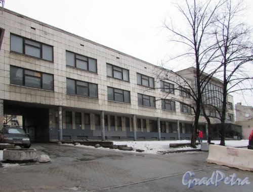 улица Правды, дом 3, литера А. Общий вид здания общежития Вагановской академии. Фото 6 марта 2016 года.