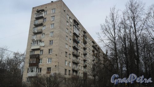 Улица Карбышева, дом 4, корпус 1. 9-этажный жилой дом серии 1-528кп41 1966 года постройки. 4 парадные, 287 квартир. Фото 18 марта 2016 года.