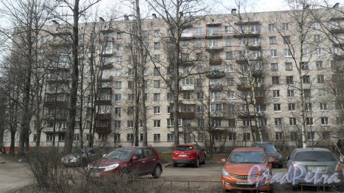 Улица Карбышева, дом 6, корпус 1. 9-этажный жилой дом серии 1-528кп41 1965 года постройки. 4 парадные, 287 квартир. Фото 18 марта 2016 года.