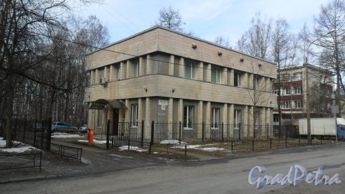 Улица Болотная, дом 18, корпус 2, литер А. Аварийно-технический центр Минатома России. Фото 18 марта 2016 года.