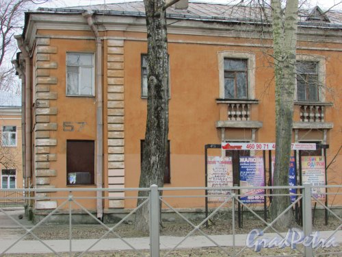 город Колпино, Павловская улица, дом 57, литера А. Фрагмент фасада с номером здания. Фото 16 марта 2016 года.