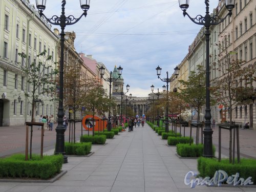 Малая Конюшенная улица. Перспектива в сторону Невского проспекта. Фото август 2014 г.