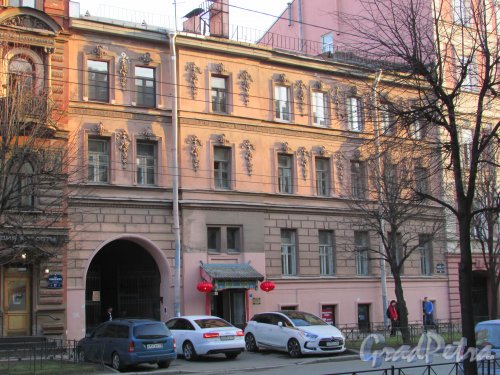 Улица Чайковского, дом 75, литера А. Общий вид здания фасада здания. 15 апреля 2016 года.
