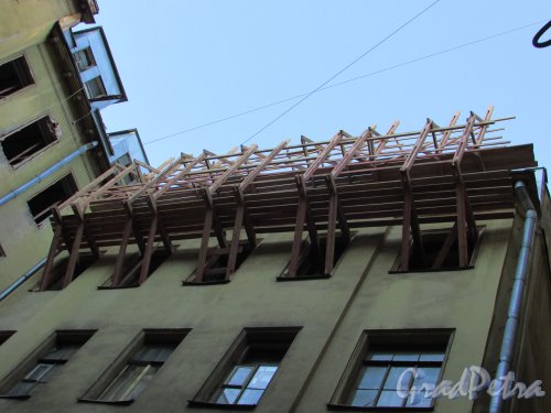 Улица Чайковского, дом 79, литера А. Работы по реконструкции лицевого здания. 16 апреля 2016 года.
