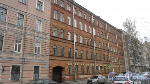 Улица Сердобольская, дом 35. 5-этажный жилой дом 1916 года постройки. 1 парадная, 39 квартир. Фото 28 апреля 2016 года.