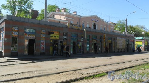 Улица Енотаевская, дом 11. Торговый павильон. Фото 12 мая 2016 года.