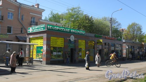 Улица Енотаевская, дом 13. Торговый павильон. Фото 12 мая 2016 года.