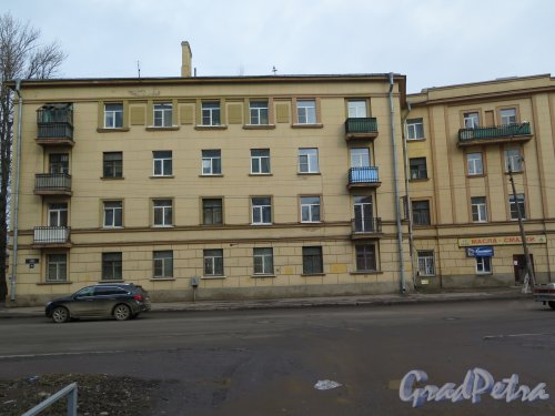 ул. Салова, д. 30. 4-х этажный "сталинский" жилой дом, 1950-е гг. Общий вид. фото март 2015 г.  