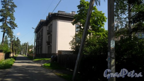 Всеволожск, Константиновская улица, дом 92. 4-этажный жилой дом 2014 года постройки. Вид дома с улицы Преображенского. Фото 20 июня 2016 года.