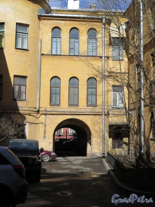 Шпалерная ул., д. 7. Доходный дом, 1889. Вид на уличный корпус. фото апрель 2015 г.